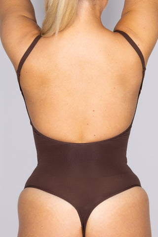 Aðhaldsfatnaður með opnu baki í brúnum lit