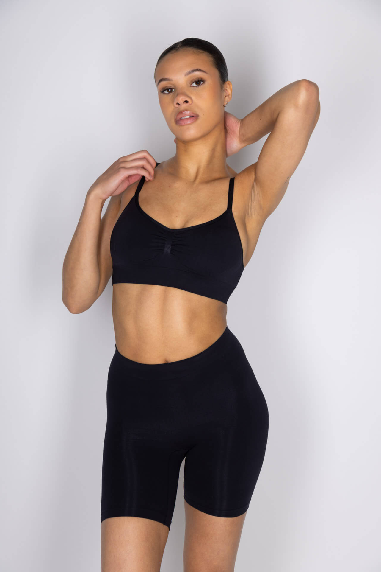 Svartur aðhaldstoppur frá BodySuit